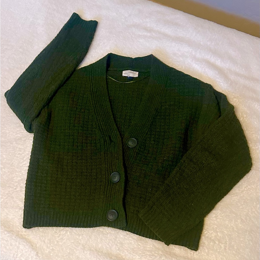 Military green cropped cardigan